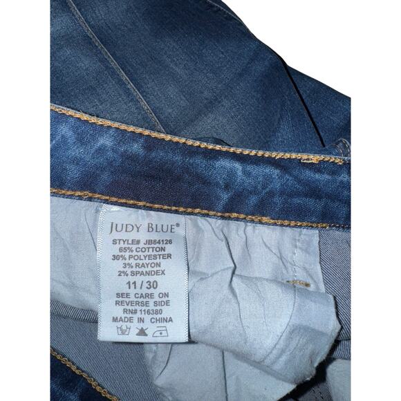 Judy Blue Straight Leg Cropped Mid Rise Jean
Size 11/30 - Picture 7 of 7